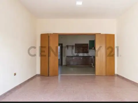 Casa al frente de 2 dormitorios + casa interna