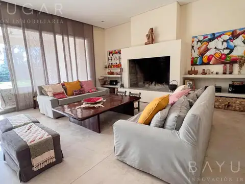 Casa en Venta con 8 cocheras