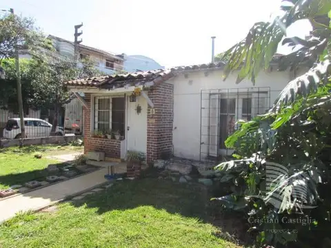 Casa Esquinera en Venta en Villa Adelina