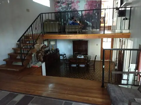 Casa en Venta con 4 cocheras
