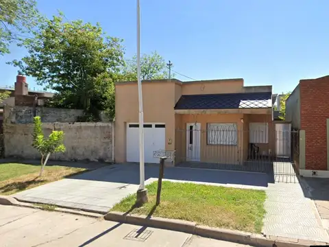 VENTA CASA DOS DORMITORIOS ZONA ESTE