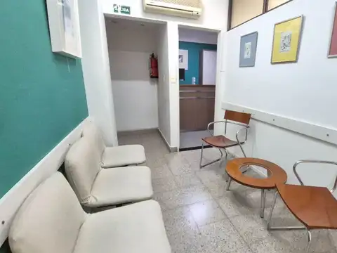 CONSULTORIO 2 AMBIENTES EN VENTA FLORESTA EQUIPADO