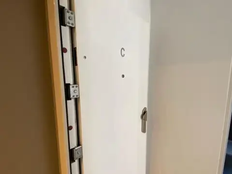 L N Alem 2400, Piso 1