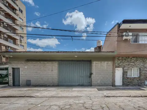 VENTA - DOBLE LOTE - 29 COCHERAS + CASA