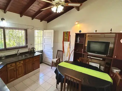 Casa 4 ambientes con 2 baños
