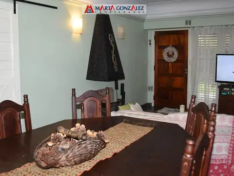 Casa 4 ambientes con 2 baños