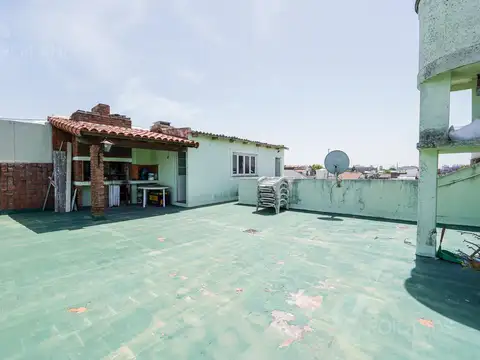 EN VENTA - PH DE 4 AMBIENTES CON TERRAZA, QUINCHO Y PARRILLA PROPIA