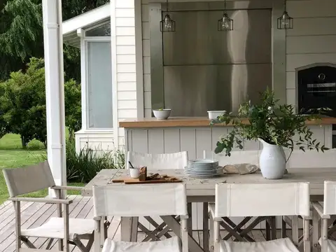 Casa 4 ambientes con 2 baños