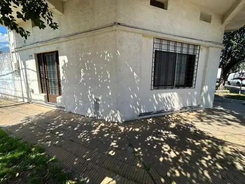 PH 2 AMBIENTES P. BAJA FRENTE DE 2 AMBIENTES PROX AV MITRE 