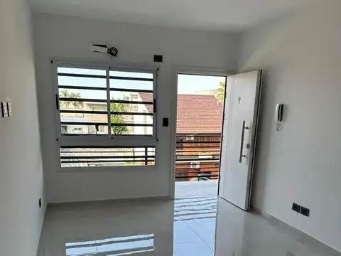 Departamento en Alquiler en Lomas Del Mirador, $ 480.000