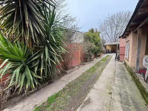 CASA 3 AMB. C/ "GALPON CASA" ADICIONAL EN JARDIN