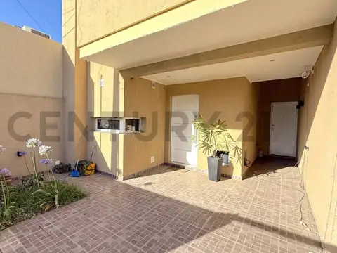 PH LUMINOSO CON PATIO VERDE, A PASOS DE AV. SANTA FE - VENADO TUERTO