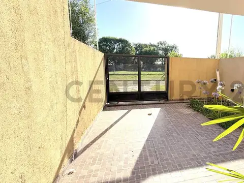 PH LUMINOSO CON PATIO VERDE, A PASOS DE AV. SANTA FE - VENADO TUERTO