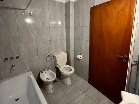 Depto Tipo Casa en Alquiler en Monte Castro, $ 650.000