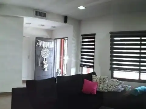 Casa 5 ambientes con 4 baños
