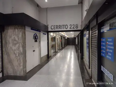 Local en Galería sobre Cerrito  A pasos Obelisco 