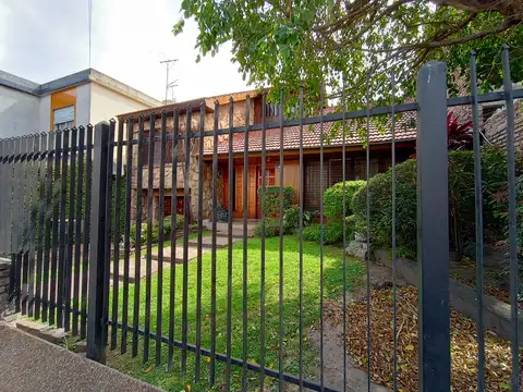 Casa 6 ambientes con 3 baños