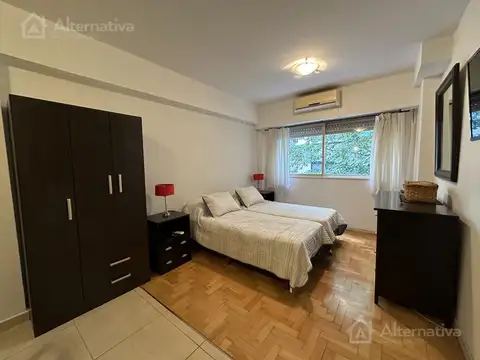 Blanco Encalada  al 2300 entre Vuelta de Obligado y Av Cabildo.