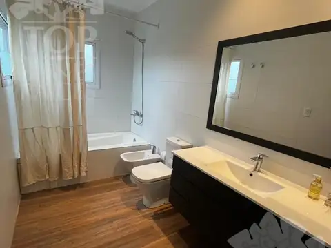 Casa en Alquiler en El Cantón - Barrio Islas, USD 5.300