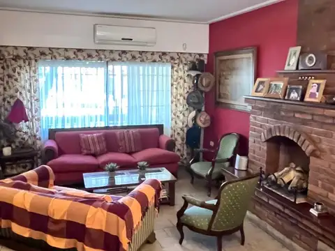 Casa 5 ambientes con 3 baños