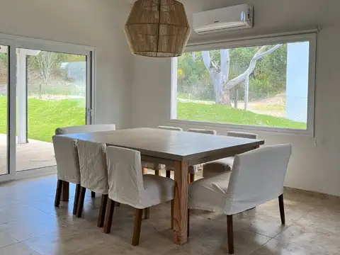 Casa 6 ambientes con 4 baños