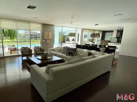 Casa 5 ambientes con 6 baños