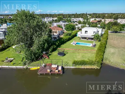 Casa en Venta con 2 cocheras