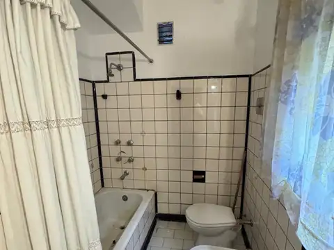Casa 6 ambientes con 1 baño