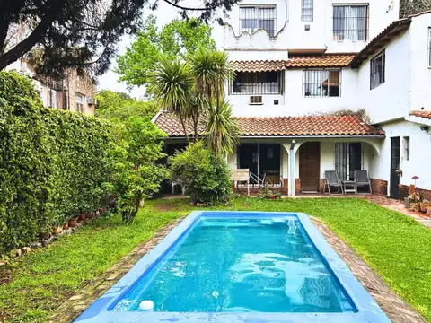 VENTA CASA 5 AMBIENTES CON COCHERA EN BELLA VISTA