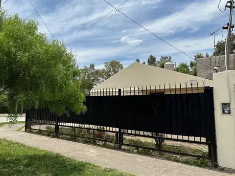 CASA CUATRO AMBIENTES COCHERA PATIO ZONA QUINTAS