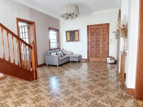 Casa inglesa 5amb con pileta - Quilmes residencial