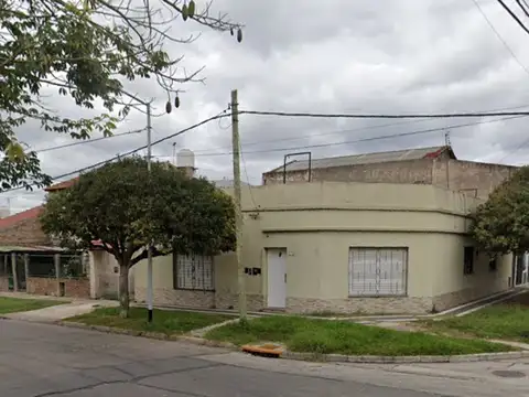 CASA CON COCHERA