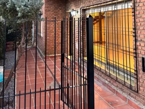 CASA PH EN VENTA - HURLINGHAM - MUY BUEN ESTADO!