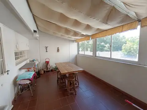 Departamento 6 ambientes con 2 baños