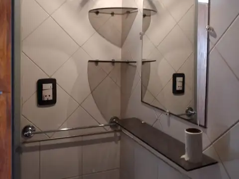 Depto 2 ambientes en alquiler. Excelente ubicación. Av. Hipólito Yrigoyen 6300, Remedios de Escalada