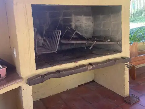 Casa 6 ambientes con 2 baños