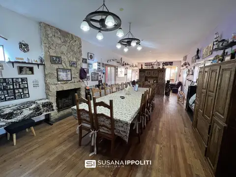 Casa 10 ambientes con 4 baños