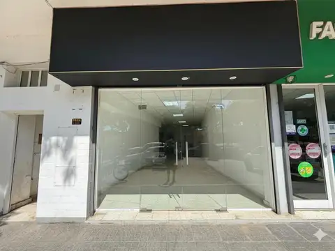 Local Comercial en Av. Aristóbulo del Valle