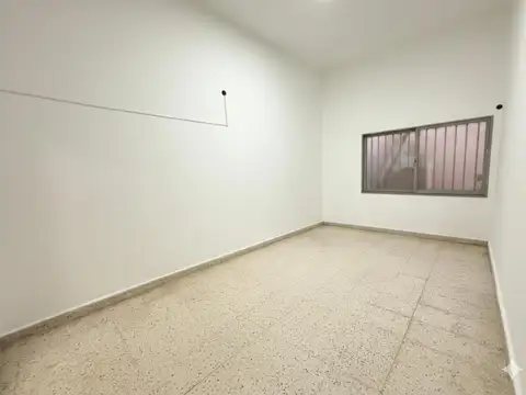 Local Comercial en Av. Aristóbulo del Valle