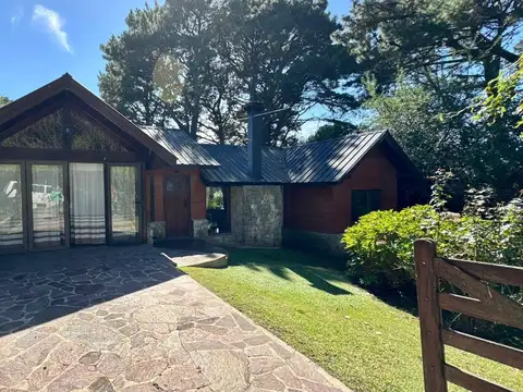 VENTA CASA CON GRAN JARDIN - SIERRA DE LOS PADRES