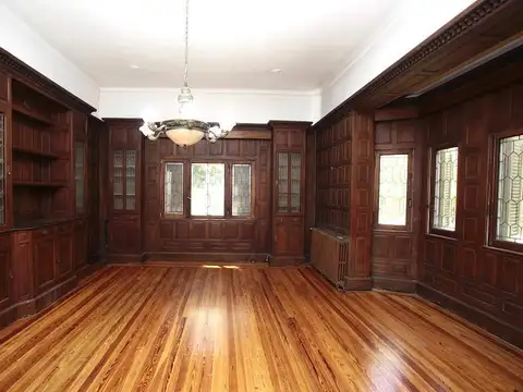 Casa 10 ambientes con 3 baños