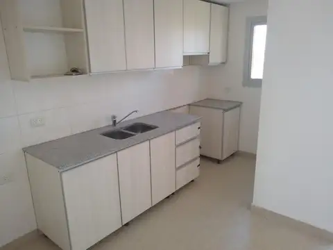 Departamento Dos ambientes al frente segundo piso CON COCHERA