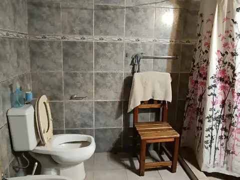 Casa 5 ambientes con 1 baño