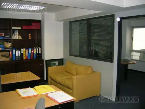 Oficina en Alquiler con 2 cocheras