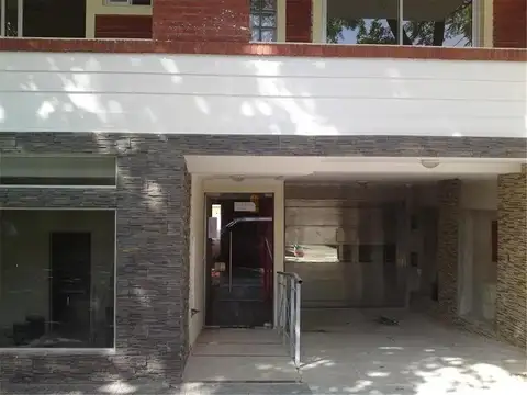 EXCELENTE MOANBIENTE AL FRENTE CON BALCON