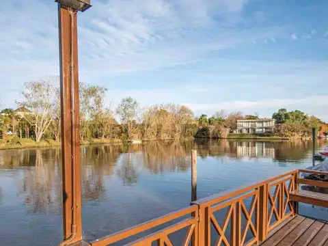 Venta de Casa con amarra ´propia y salida al río en el barrio Santa María de Tigre, Tigre