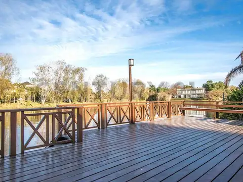 Casa 6 ambientes con 4 baños