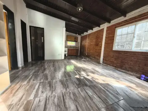 Depto Tipo Casa en Alquiler de 4 ambientes
