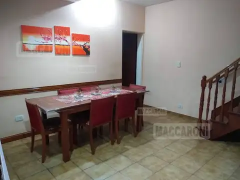 Casa 5 ambientes con 3 baños