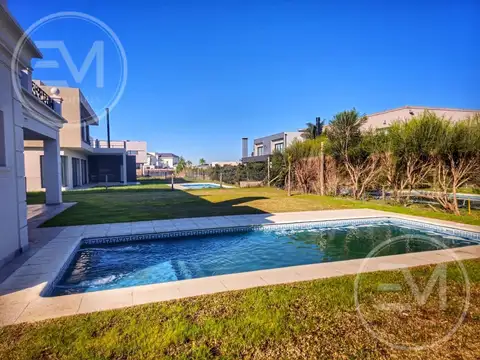 Casa en Venta con 1 cochera